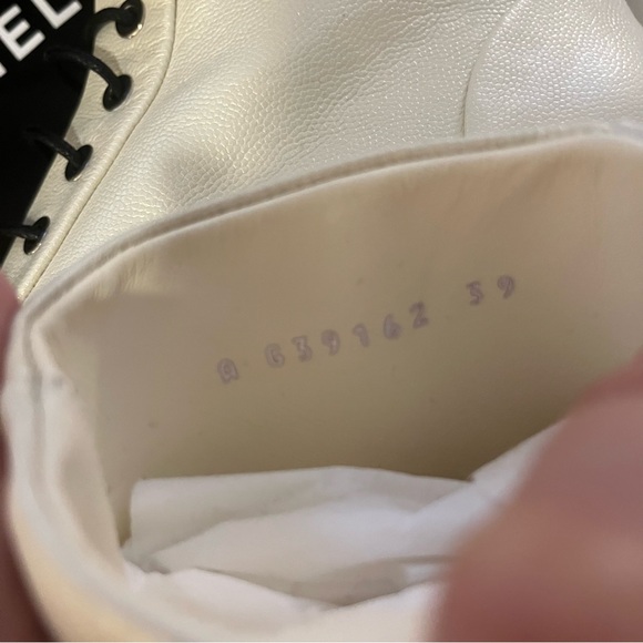 New Chanel Classic Lace Up Boots 39 Pearlized Grained Calfskin Cap Toe Combat - Picture 5 of 15